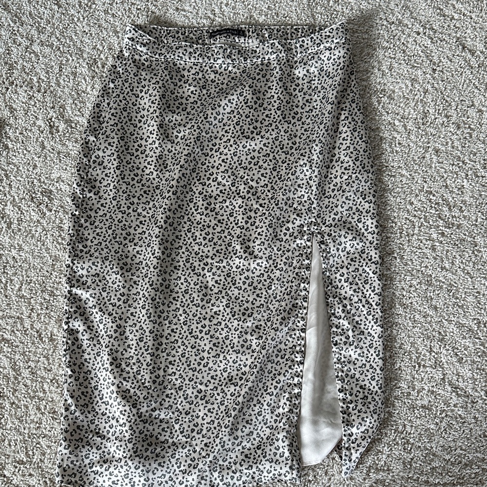 Abercrombie & Fitch Black and White Leopard Pencil Skirt